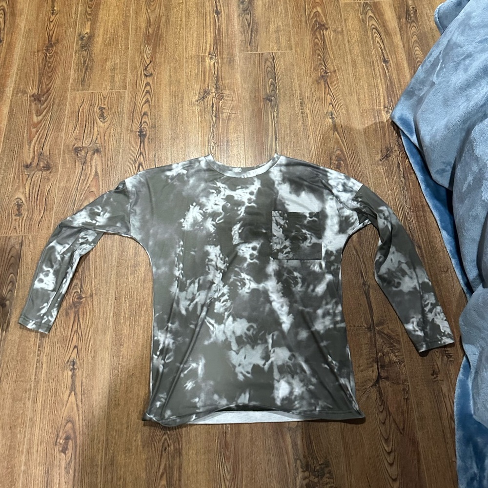 Size M white and kind of greenish tie-dyed